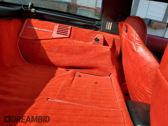 1994 Chevrolet Corvette z VIN 1G1YY22P6R5101716, wystawiony jako Copart lot #70466974 z przebiegiem 75 568 mil mil oraz Szkoda całkowita • Salvage title. Historia ofert i sprzedaży dostępna na DreamBid. Obrazek 10.
