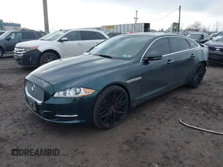 2015 Jaguar XJ Portfolio z VIN SAJWJ2GD7F8V84372, wystawiony jako IAAI lot #41489177 z przebiegiem 78 891 mil mil oraz . Historia ofert i sprzedaży dostępna na DreamBid. Obrazek 17.