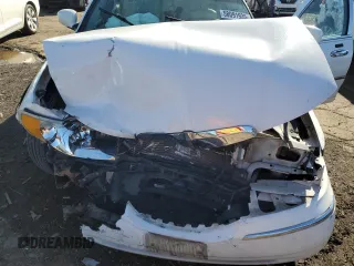 1999 Lincoln Town Car Signature z VIN 1LNHM82W9XY692757, wystawiony jako Copart lot #58091935 z przebiegiem 165 635 mil mil oraz Szkoda całkowita • Salvage title. Historia ofert i sprzedaży dostępna na DreamBid. Obrazek 11.