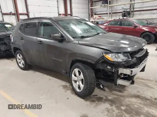 2018 Jeep Compass Latitude with VIN 3C4NJDBB8JT202632, listed as a IAAI auction lot 41650505 with 118,777 mi miles. Bid and sale history available at carsss.com. Image 1.