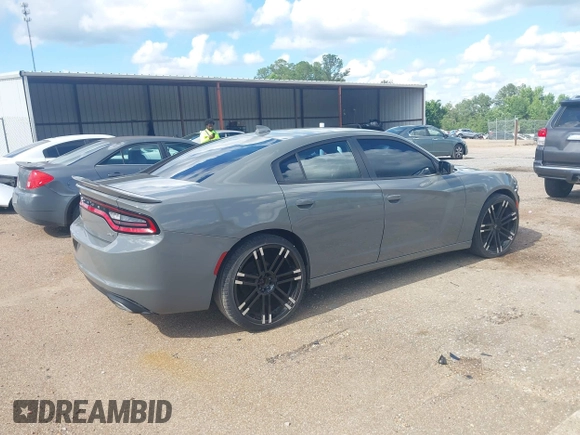 2017 Dodge Charger SXT z VIN 2C3CDXHG4HH523450, wystawiony jako IAAI lot #42385047 z przebiegiem 162 302 mil mil oraz . Historia ofert i sprzedaży dostępna na DreamBid. Obrazek 4.