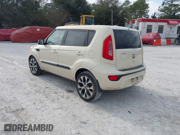 2013 Kia Soul ! with VIN KNDJT2A6XD7553147, listed as a IAAI auction lot 41505780 with 73,124 mi miles. Bid and sale history available at carsss.com. Image 3.