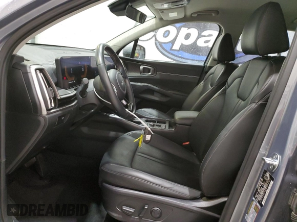 2024 Kia Sorento S z VIN 5XYRL4JC4RG257605, wystawiony jako Copart lot #56422215 z przebiegiem 24 422 mil mil oraz Czysty tytuł • Clean title. Historia ofert i sprzedaży dostępna na DreamBid. Obrazek 7.