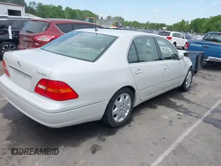 2001 Lexus LS 430 with VIN JTHBN30F110026221, listed as a IAAI auction lot 42022976 with 142,418 mi miles. Bid and sale history available at carsss.com. Image 4.