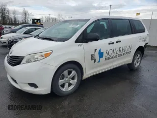 2015 Toyota Sienna L with VIN 5TDZK3DC0FS600692, listed as a Copart auction lot 45550485 with 220,568 mi miles and Salvage Title. Bid and sale history available at carsss.com. Image 1.