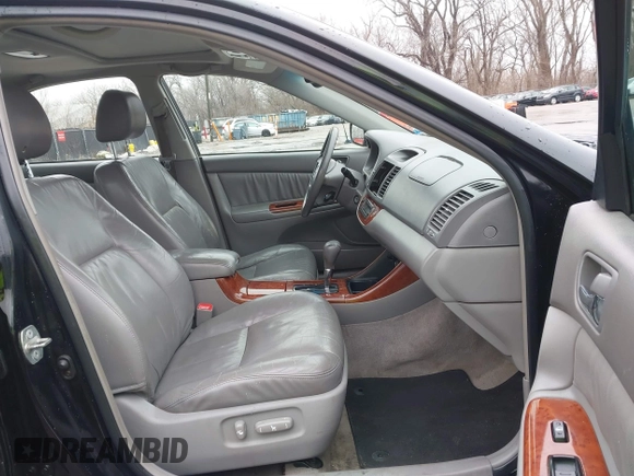 2004 Toyota Camry LE with VIN 4T1BF32K84U074364, listed as a IAAI auction lot 41479264 with 265,865 mi miles. Bid and sale history available at carsss.com. Image 5.