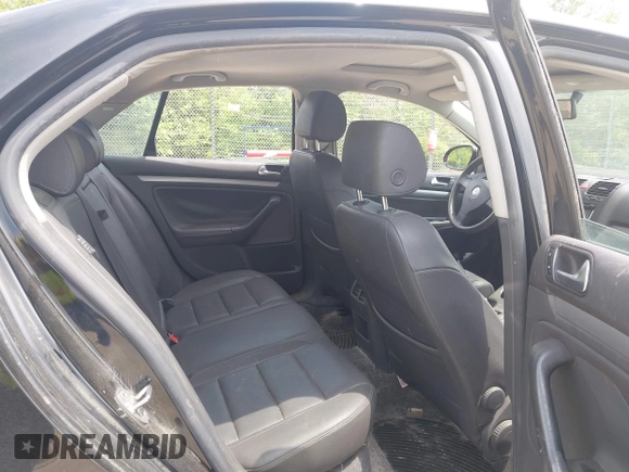 2006 Volkswagen Jetta 2.5L с VIN 3VWSF81K46M786118, выставлен на аукционе IAAI как лот 42700528 с пробегом 213 569 миль миль и . История ставок и продаж доступна на DreamBid. Изображение 8.