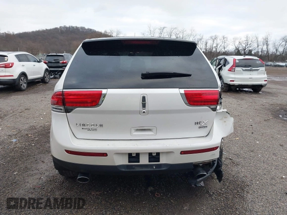 2011 Lincoln MKX with VIN 2LMDJ8JK0BBJ08813, listed as a IAAI auction lot 40978551 with 184,382 mi miles. Bid and sale history available at carsss.com. Image 16.