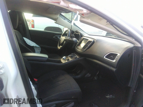 2015 Chrysler 200 Limited with VIN 1C3CCCAB3FN720785, listed as a IAAI auction lot 39093026 with 64,504 mi miles. Bid and sale history available at carsss.com. Image 5.