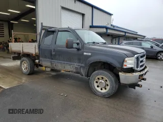 2006 Ford F-250 XL z VIN 1FTSX21556EB20172, wystawiony jako Copart lot #49632155 z przebiegiem 76 512 mil mil oraz Szkoda całkowita • Salvage title. Historia ofert i sprzedaży dostępna na DreamBid. Obrazek 4.