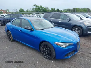 2021 Alfa Romeo Giulia z VIN ZARFAMAN4M7641924, wystawiony jako IAAI lot #42233111 z przebiegiem 45 260 mil mil oraz . Historia ofert i sprzedaży dostępna na DreamBid. Obrazek 1.