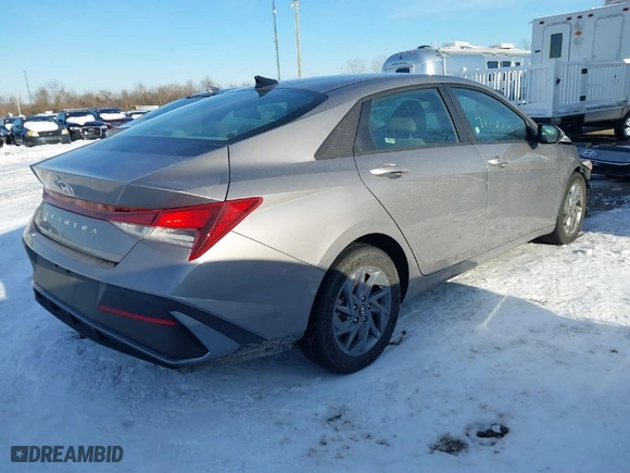 2024 Hyundai Elantra Essential with VIN KMHLM4DG8RU661485, listed as a IAAI auction lot 41355932 with 21,362 mi miles. Bid and sale history available at carsss.com. Image 4.