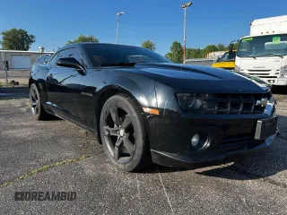 2012 Chevrolet Camaro 2LT z VIN 2G1FC1E38C9138396, wystawiony jako Copart lot #62189645 z przebiegiem 145 892 mil mil oraz Czysty tytuł • Clean title. Historia ofert i sprzedaży dostępna na DreamBid. Obrazek 1.