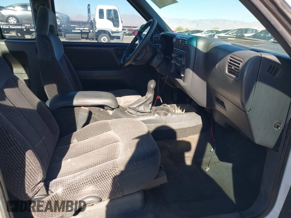 1997 GMC Sonoma SLS with VIN 1GTCS19X2V8528709, listed as a IAAI auction lot 40853983 with 243,171 mi miles and . Bid and sale history available at DreamBid. Image 5.