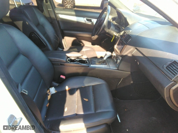 2009 Mercedes-Benz C-Class 3.0L Sport with VIN WDDGF54X09F211491, listed as a IAAI auction lot 41394550 with 160,835 mi miles. Bid and sale history available at carsss.com. Image 5.