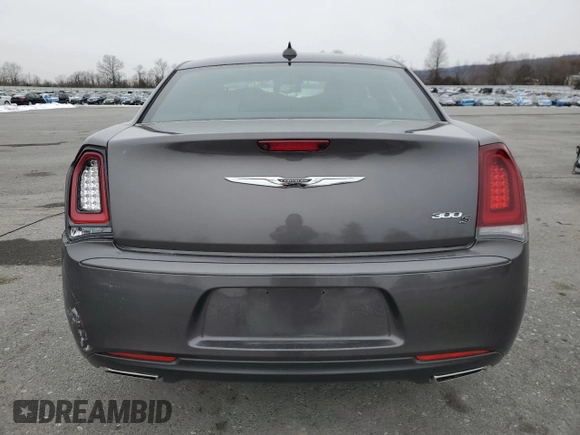 2020 Chrysler 300 S z VIN 2C3CCABG7LH128468, wystawiony jako Copart lot #44922825 z przebiegiem 33 604 mil mil oraz Szkoda całkowita • Salvage title. Historia ofert i sprzedaży dostępna na DreamBid. Obrazek 6.