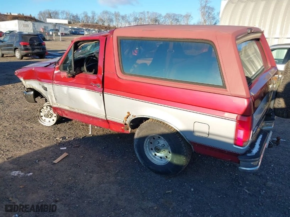 1996 Ford Bronco XL with VIN 1FMEU15N8TLA78223, listed as a IAAI auction lot 41282315 with 212,299 mi miles. Bid and sale history available at carsss.com. Image 3.
