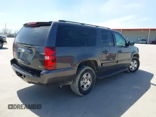2010 Chevrolet Suburban LS z VIN 1GNUKHE36AR207087, wystawiony jako IAAI lot #41729820 z przebiegiem 266 177 mil mil oraz . Historia ofert i sprzedaży dostępna na DreamBid. Obrazek 4.
