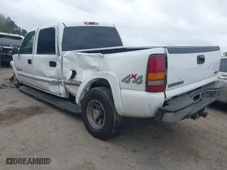 2002 GMC Sierra 2500HD SLE with VIN 1GTHK23172F182552, listed as a IAAI auction lot 41945511 with 290,925 mi miles. Bid and sale history available at carsss.com. Image 3.