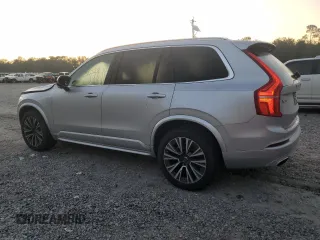 2021 Volvo XC90 Momentum z VIN YV4102CKXM1705883, wystawiony jako Copart lot #73878304 z przebiegiem 23 558 mil mil oraz Szkoda całkowita • Salvage title. Historia ofert i sprzedaży dostępna na DreamBid. Obrazek 2.