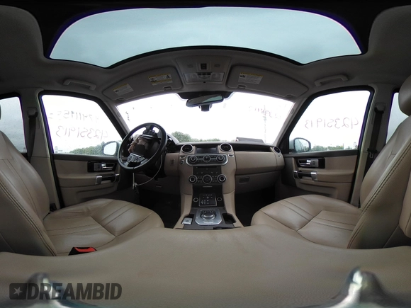 2016 Land Rover LR4 HSE z VIN SALAG2V65GA827367, wystawiony jako IAAI lot #42351913 z przebiegiem 108 481 mil mil oraz . Historia ofert i sprzedaży dostępna na DreamBid. Obrazek 18.