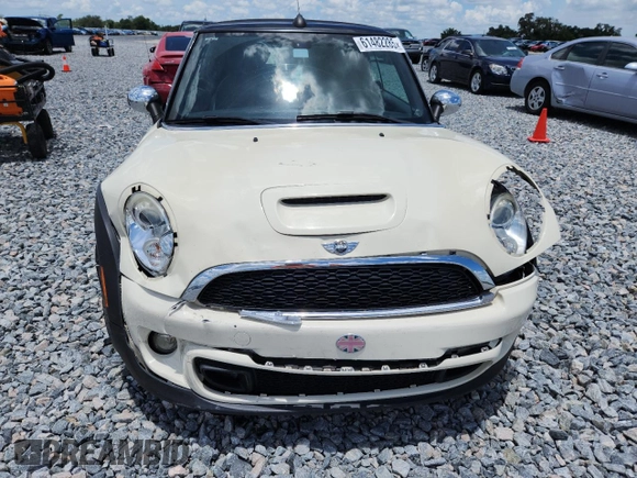2015 MINI Convertible S с VIN WMWZP3C50F2A91635, выставлен на аукционе Copart как лот 61482285 с пробегом 105 437 миль миль и Списание • Salvage title. История ставок и продаж доступна на DreamBid. Изображение 5.
