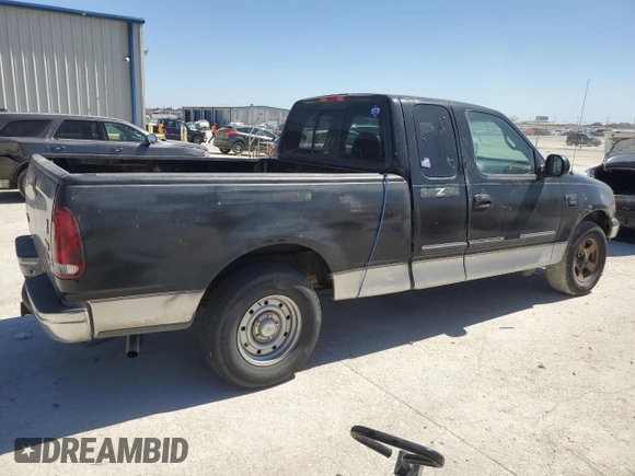 2000 Ford F-150 XL with VIN 1FTRX17L1YKA97900, listed as a Copart auction lot 48758555 with 220,834 mi miles and Clean Title. Bid and sale history available at carsss.com. Image 3.