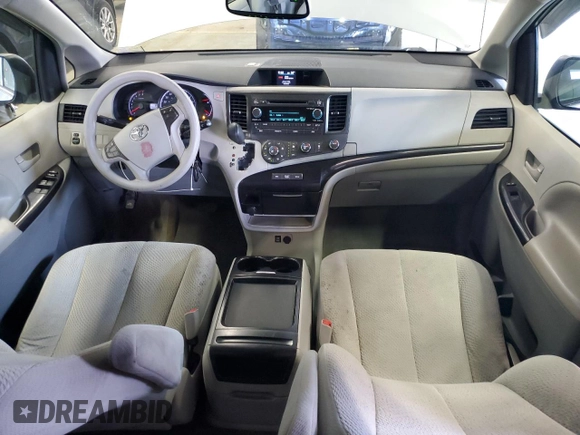 2011 Toyota Sienna LE AAS z VIN 5TDKK3DCXBS146656, wystawiony jako Copart lot #61140625 z przebiegiem 200 328 mil mil oraz Czysty tytuł • Clean title. Historia ofert i sprzedaży dostępna na DreamBid. Obrazek 8.