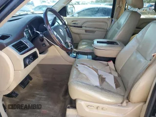 2011 Cadillac Escalade ESV Premium z VIN 1GYS3JEF8BR164804, wystawiony jako Copart lot #42613915 z przebiegiem 181 548 mil mil oraz Czysty tytuł • Clean title. Historia ofert i sprzedaży dostępna na DreamBid. Obrazek 7.