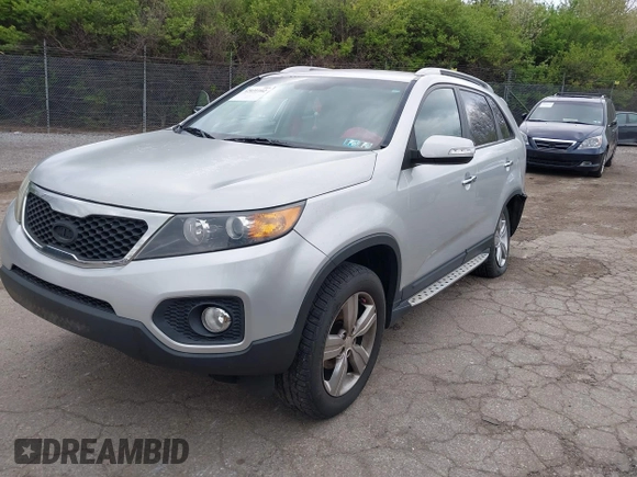 2012 Kia Sorento EX with VIN 5XYKU4A2XCG256830, listed as a IAAI auction lot 42031102 with 200,957 mi miles. Bid and sale history available at carsss.com. Image 2.