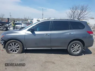 2016 Nissan Pathfinder Platinum with VIN 5N1AR2MM0GC645674, listed as a IAAI auction lot 42070490 with Not Provided miles. Bid and sale history available at carsss.com. Image 13.