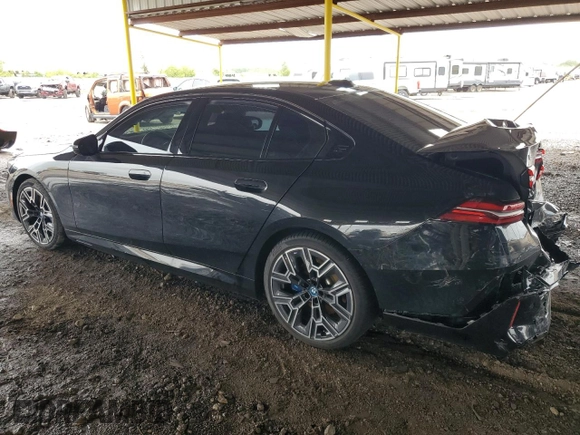 2024 BMW i5 eDrive40 z VIN WBY33FK01RCP20132, wystawiony jako Copart lot #64905364 z przebiegiem 10 638 mil mil oraz Szkody całkowita. Historia ofert i sprzedaży dostępna na DreamBid. Obrazek 2.