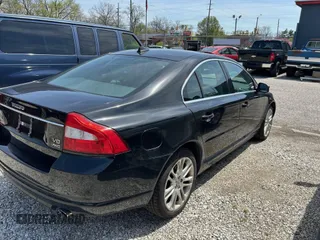 2007 Volvo S80 V8 with VIN YV1AH852471023365, listed as a IAAI auction lot 42123601 with 181,428 mi miles. Bid and sale history available at carsss.com. Image 4.