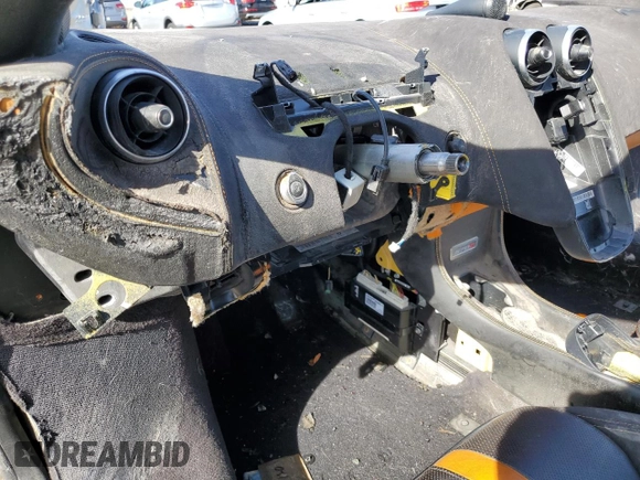 2019 McLaren 570S z VIN SBM13FAA4KW007983, wystawiony jako Copart lot #64694102 z przebiegiem Nie podano mil oraz . Historia ofert i sprzedaży dostępna na DreamBid. Obrazek 8.