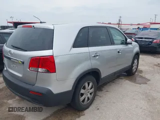 2012 Kia Sorento LX with VIN 5XYKT3A14CG272381, listed as a IAAI auction lot 42077775 with 165,538 mi miles. Bid and sale history available at carsss.com. Image 4.