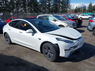 2021 Tesla Model 3 Standard Range Plus z VIN 5YJ3E1EA0MF062074, wystawiony jako IAAI lot #41820267 z przebiegiem 30 631 mil mil oraz . Historia ofert i sprzedaży dostępna na DreamBid. Obrazek 1.