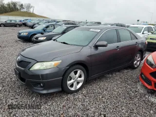 2010 Toyota Camry z VIN 4T1BF3EK5AU501359, wystawiony jako Copart lot #54899345 z przebiegiem 199 587 mil mil oraz Szkoda całkowita • Salvage title. Historia ofert i sprzedaży dostępna na DreamBid. Obrazek 1.