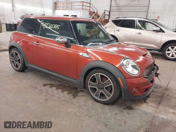 2013 MINI Hardtop S z VIN WMWSV3C56DT476032, wystawiony jako IAAI lot #42265885 z przebiegiem 120 188 mil mil oraz . Historia ofert i sprzedaży dostępna na DreamBid. Obrazek 1.