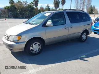 2001 Toyota Sienna LE with VIN 4T3ZF13C01U381668, listed as a IAAI auction lot 41653318 with 272,317 mi miles. Bid and sale history available at carsss.com. Image 2.