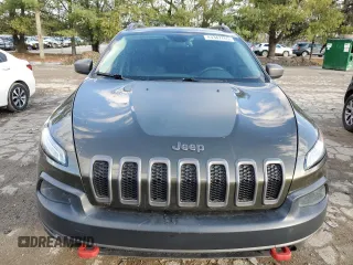 2015 Jeep Cherokee Trailhawk z VIN 1C4PJMBS5FW593975, wystawiony jako Copart lot #43347765 z przebiegiem Nie podano mil oraz Czysty tytuł • Clean title. Historia ofert i sprzedaży dostępna na DreamBid. Obrazek 5.