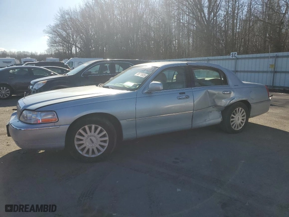 2005 Lincoln Town Car Signature with VIN 1LNHM81W65Y644390, listed as a Copart auction lot 88070925 with 184,453 mi miles and Salvage Title. Bid and sale history available at carsss.com. Image 1.