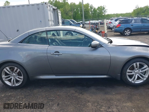 2011 Infiniti G37 with VIN JN1CV6FE8BM952781, listed as a IAAI auction lot 42144510 with 88,126 mi miles. Bid and sale history available at carsss.com. Image 14.