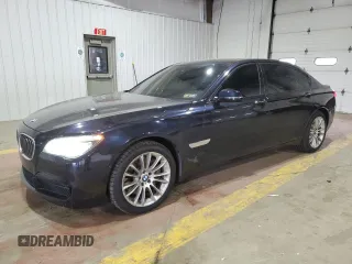 2015 BMW 7 Series 750Li xDrive z VIN WBAYF8C52FD654598, wystawiony jako Copart lot #55745555 z przebiegiem 108 958 mil mil oraz Szkoda całkowita • Salvage title. Historia ofert i sprzedaży dostępna na DreamBid. Obrazek 1.