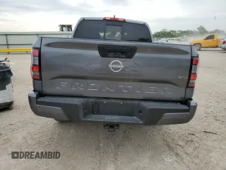 2023 Nissan Frontier SV z VIN 1N6ED1EJ7PN638273, wystawiony jako Copart lot #55826515 z przebiegiem Nie podano mil oraz Szkoda całkowita • Salvage title. Historia ofert i sprzedaży dostępna na DreamBid. Obrazek 6.
