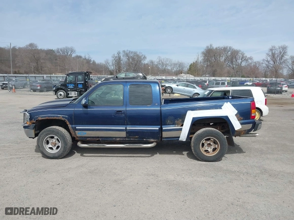 1999 Chevrolet Silverado 1500 LT with VIN 1GCEK19T3XE123498, listed as a IAAI auction lot 41801019 with 213,646 mi miles. Bid and sale history available at carsss.com. Image 15.