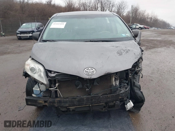2011 Toyota Sienna with VIN 5TDZK3DC7BS017563, listed as a IAAI auction lot 41442444 with 259,547 mi miles. Bid and sale history available at carsss.com. Image 13.