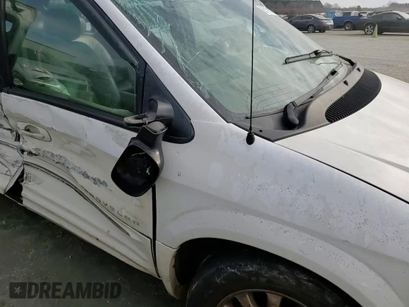 2001 Chrysler Town & Country LXi with VIN 2C8GP54L11R402563, listed as a Copart auction lot 86108164 with 179,021 mi miles and Salvage Title. Bid and sale history available at DreamBid. Image 12.