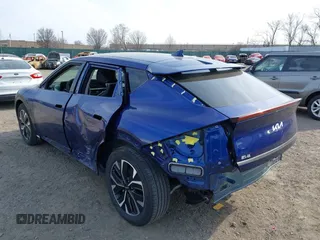 2022 Kia EV6 Wind z VIN KNDC3DLCXN5068642, wystawiony jako IAAI lot #41774075 z przebiegiem 17 632 mil mil oraz . Historia ofert i sprzedaży dostępna na DreamBid. Obrazek 3.
