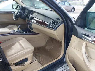 2008 BMW X5 3.0si with VIN 5UXFE43558L005228, listed as a IAAI auction lot 41897524 with 178,741 mi miles. Bid and sale history available at carsss.com. Image 5.