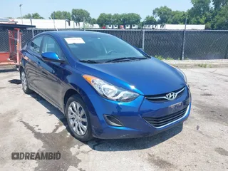2013 Hyundai Elantra GLS z VIN KMHDH4AE0DU564978, wystawiony jako IAAI lot #39801664 z przebiegiem 40 046 mil mil oraz . Historia ofert i sprzedaży dostępna na DreamBid. Obrazek 1.